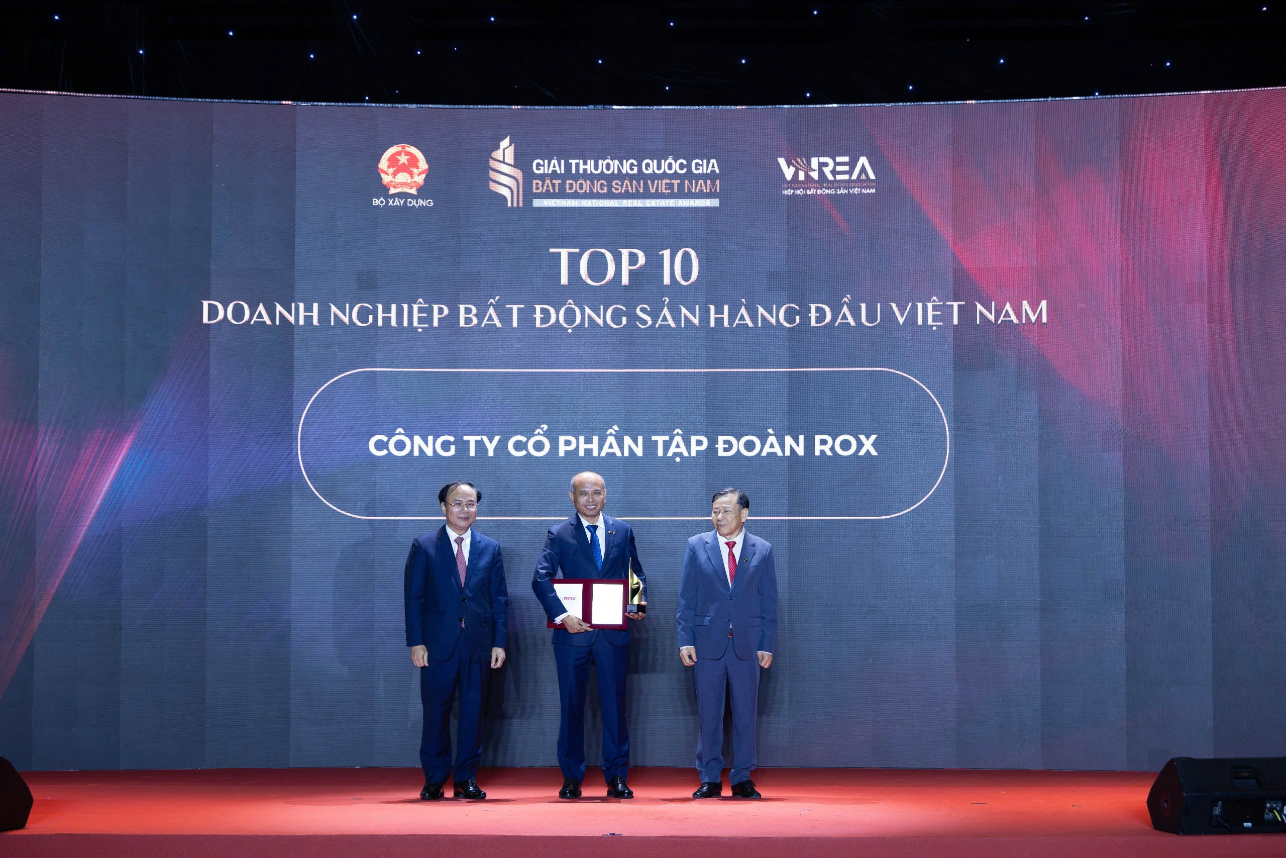 Giải Đặc biệt Doanh nghiệp bất động sản dẫn đầu Việt Nam và TOP 10 doanh nghiệp bất động sản hàng đầu Việt Nam- Ảnh 8. Giải Đặc biệt Doanh nghiệp bất động sản dẫn đầu Việt Nam và TOP 10 doanh nghiệp bất động sản hàng đầu Việt Nam- Ảnh 8.