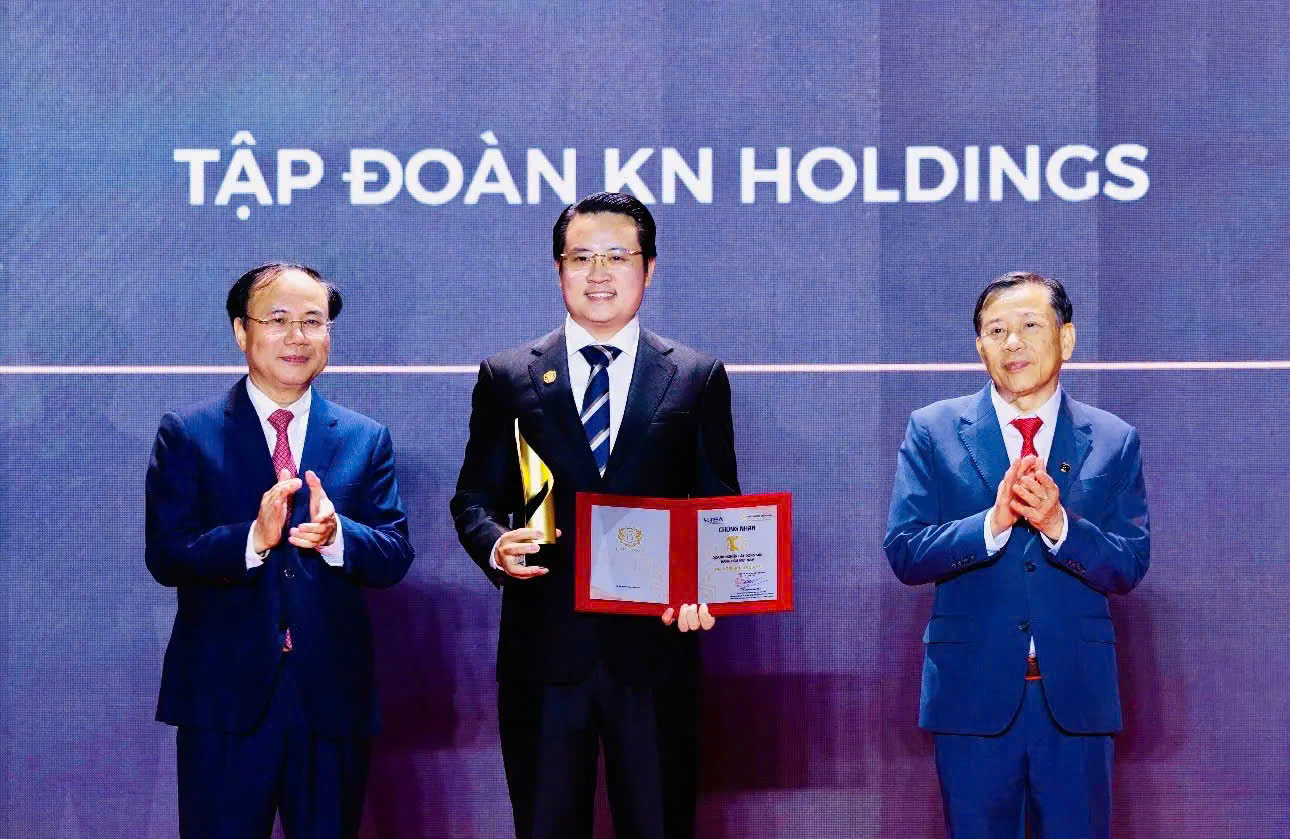 KN Holdings được vinh danh Top 10 doanh nghiệp bất động sản hàng đầu Việt Nam - Ảnh 1.