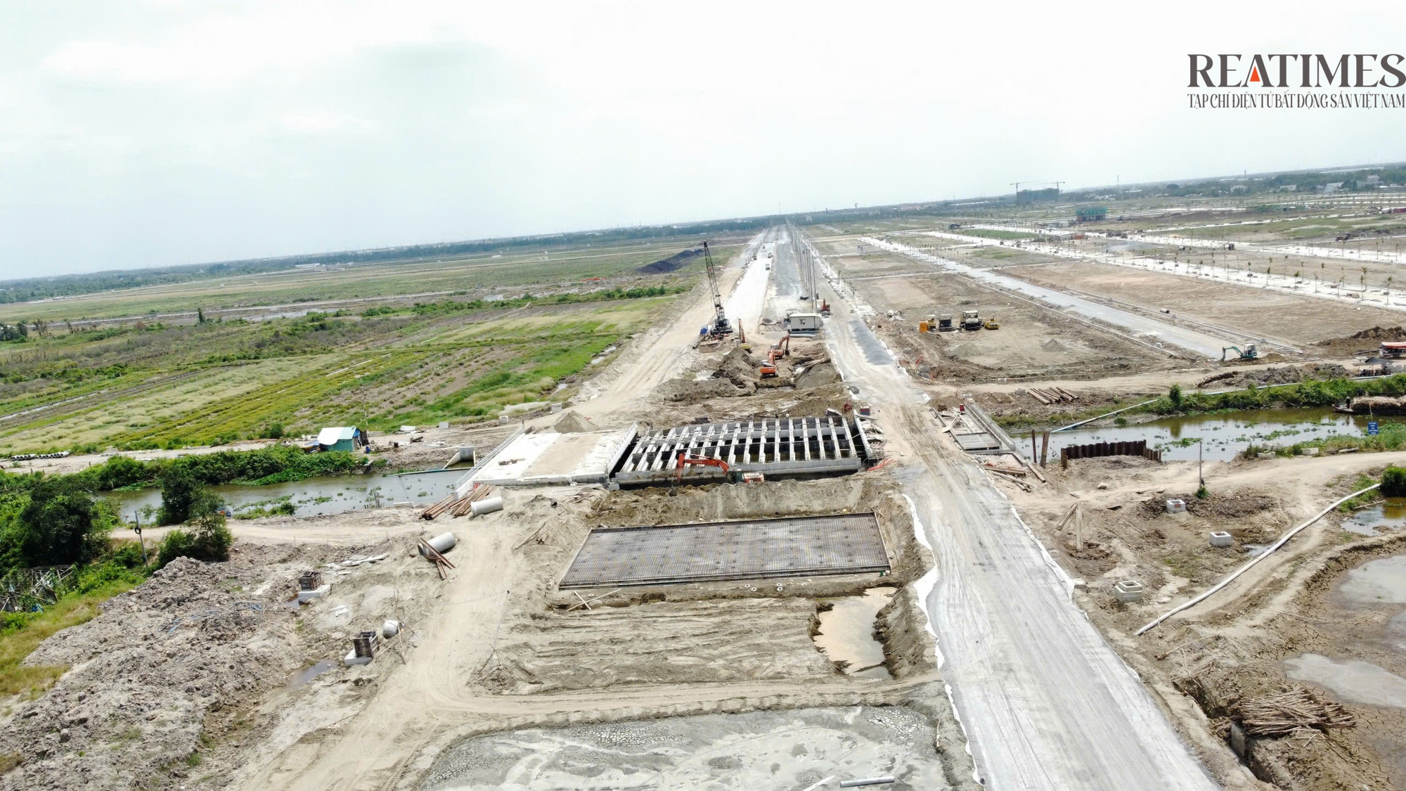 Nút thắt cổ chai từ đại lộ Lương Hoà - Bình Chánh vào cửa ngõ thành phố Hồ Chí Minh- Ảnh 1.