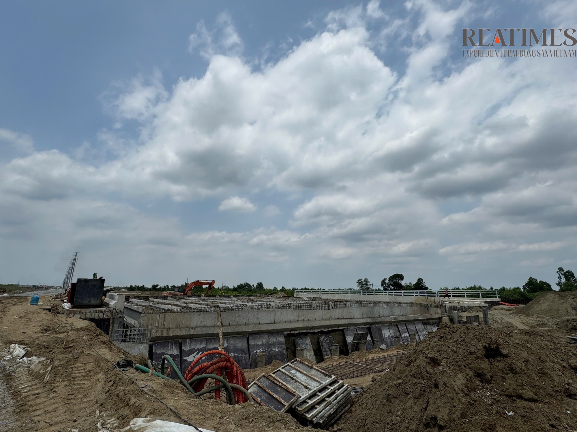 Nút thắt cổ chai từ đại lộ Lương Hoà - Bình Chánh vào cửa ngõ thành phố Hồ Chí Minh- Ảnh 4.