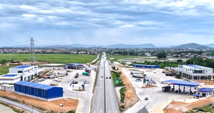 Chính thức vận hành trạm dừng nghỉ đầu tiên trên tuyến cao tốc hơn 12.000 tỷ đoạn qua Thanh Hóa - Ảnh 2.