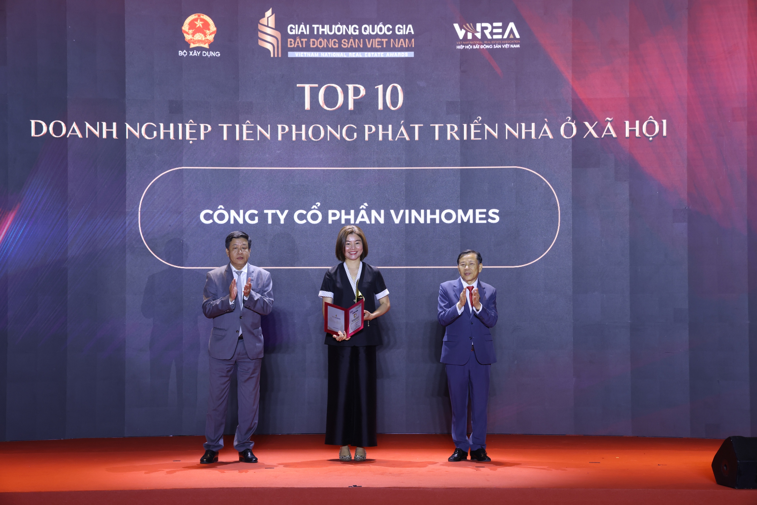Tôn vinh Top 10 doanh nghiệp tiên phong phát triển nhà ở xã hội- Ảnh 1.