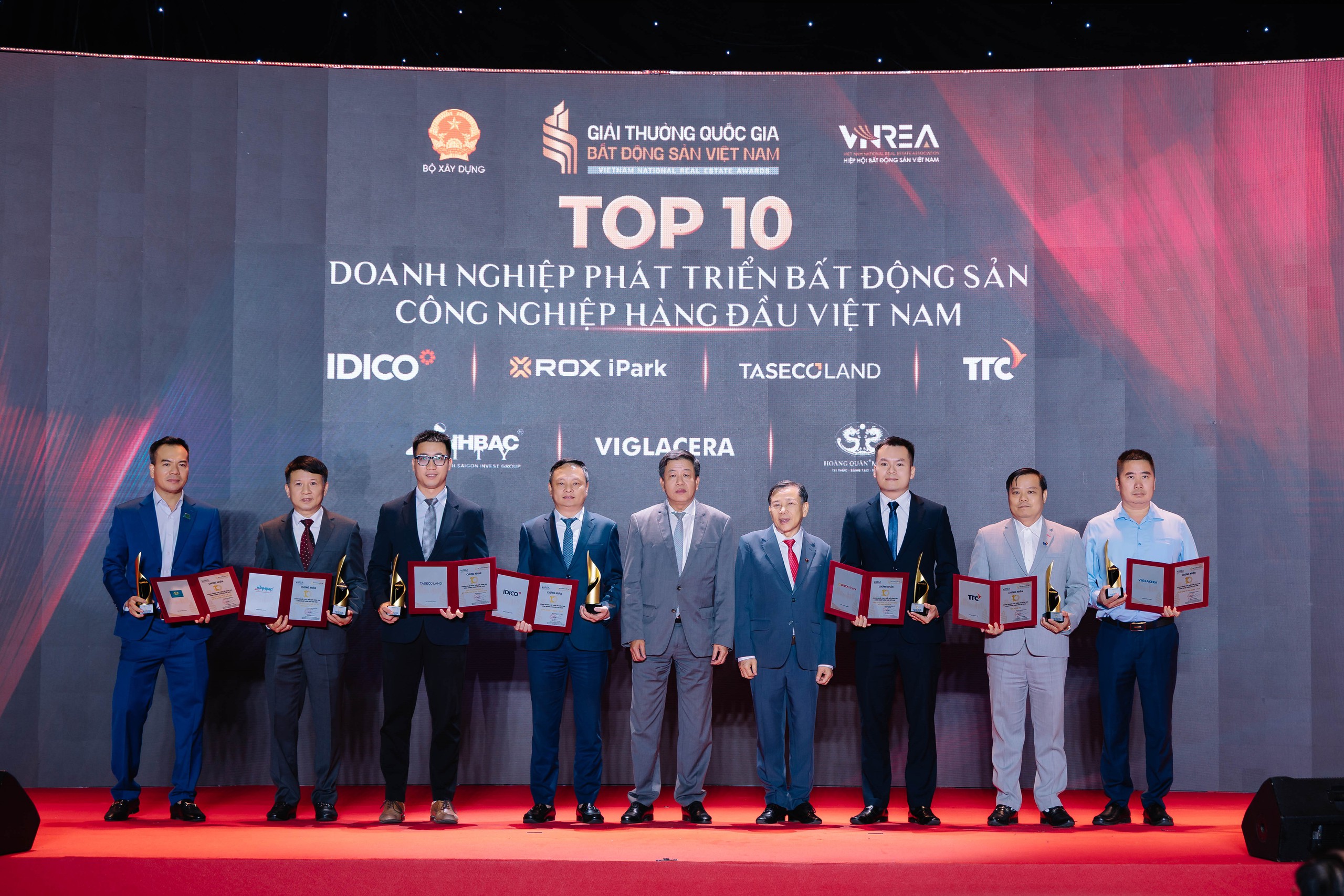 Ghi nhận những đóng góp của Top 10 doanh nghiệp phát triển bất động sản công nghiệp hàng đầu Việt Nam