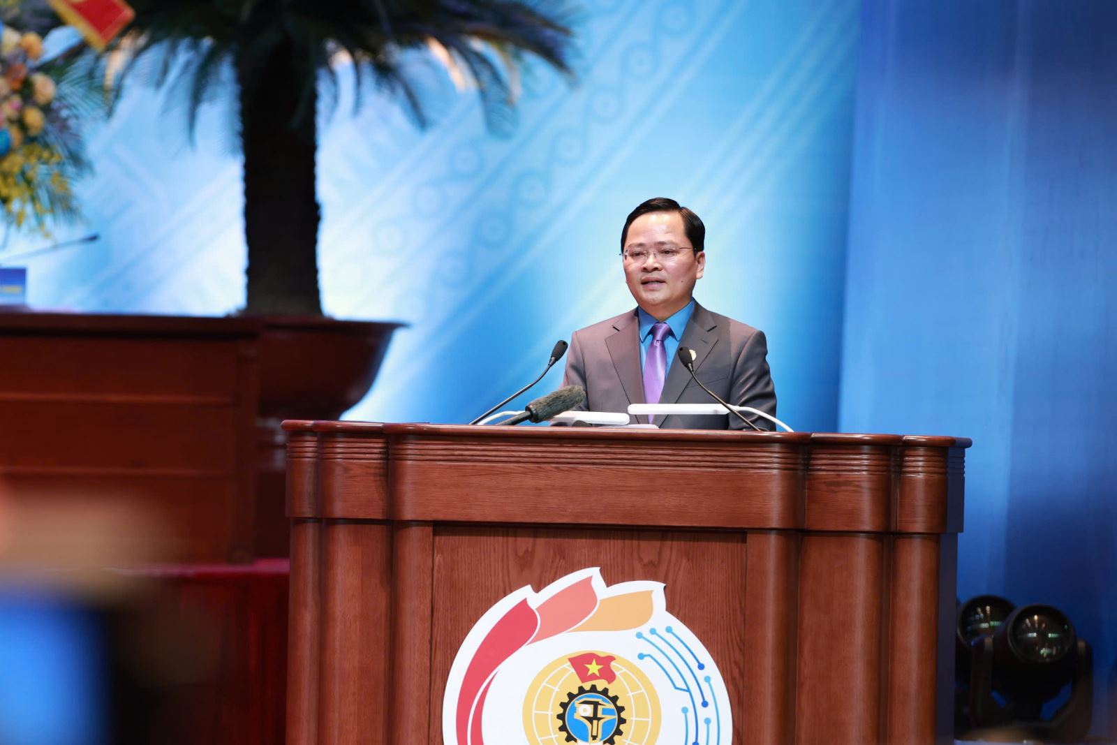 Ông Nguyễn Anh Tuấn tái đắc cử Chủ tịch Tổng Liên đoàn Lao động Việt Nam- Ảnh 1.