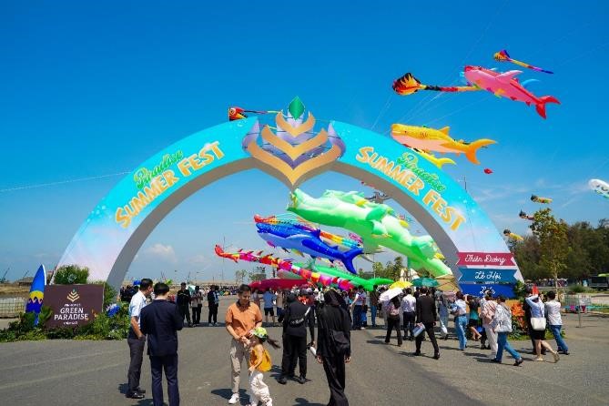 Hàng nghìn người đổ về siêu lễ hội Paradise Summer Fest, hình hài siêu điểm đến Cần Giờ ngày càng rõ nét- Ảnh 1.
