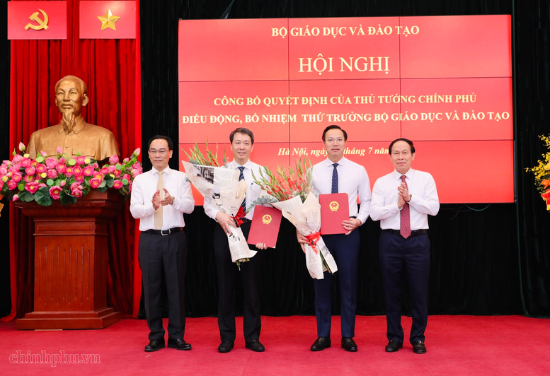 Công bố quyết định của Thủ tướng Chính phủ điều động, bổ nhiệm hai Thứ trưởng Bộ Giáo dục và Đào tạo - Ảnh 3.