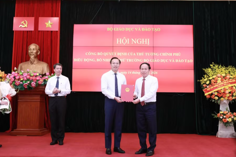 Công bố quyết định của Thủ tướng Chính phủ điều động, bổ nhiệm hai Thứ trưởng Bộ Giáo dục và Đào tạo - Ảnh 1.