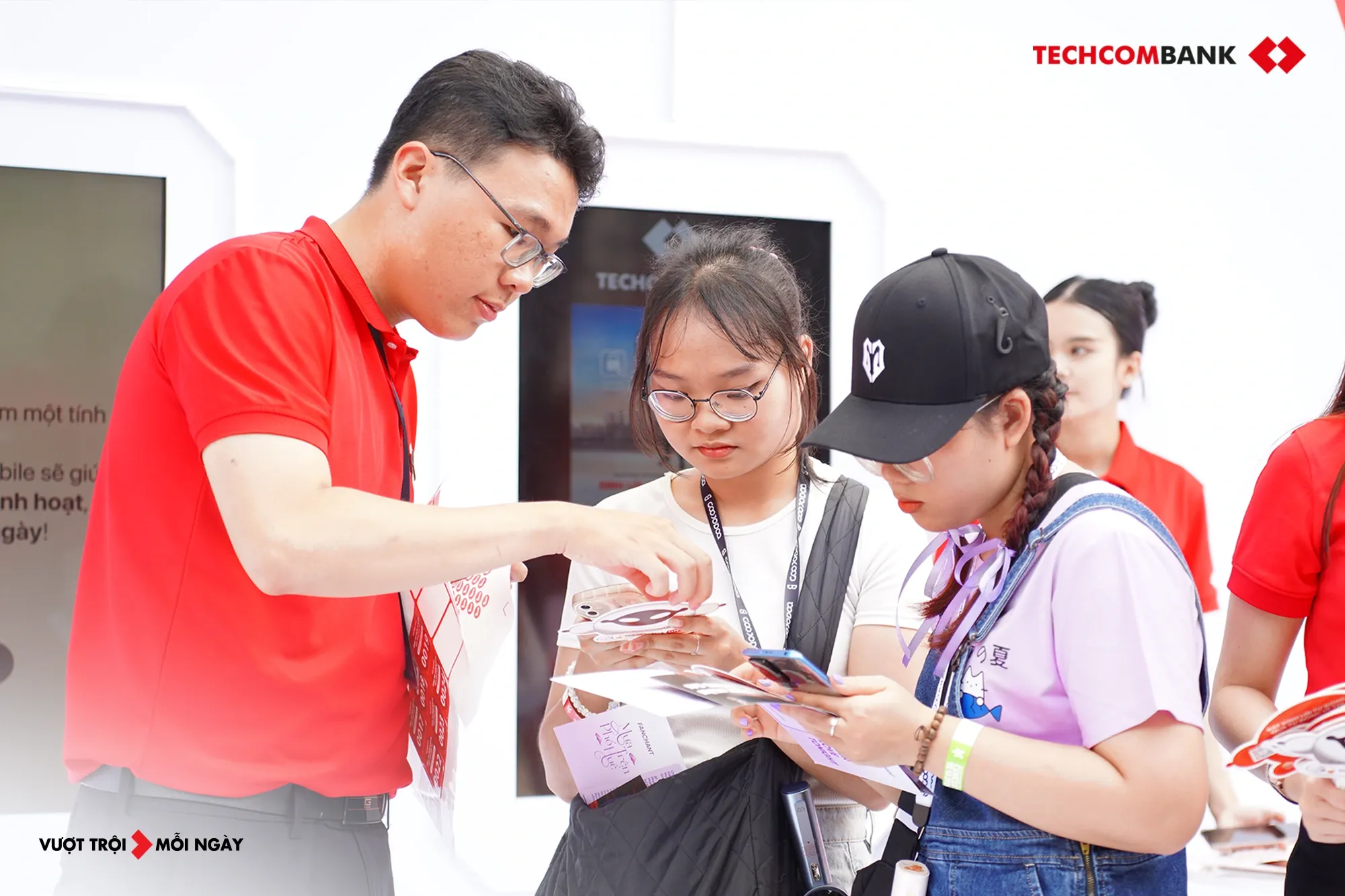 Doanh nhân Hồ Hùng Anh và hành trình "Chuyển đổi ngành tài chính, nâng tầm giá trị sống" cùng Techcombank - Ảnh 17.