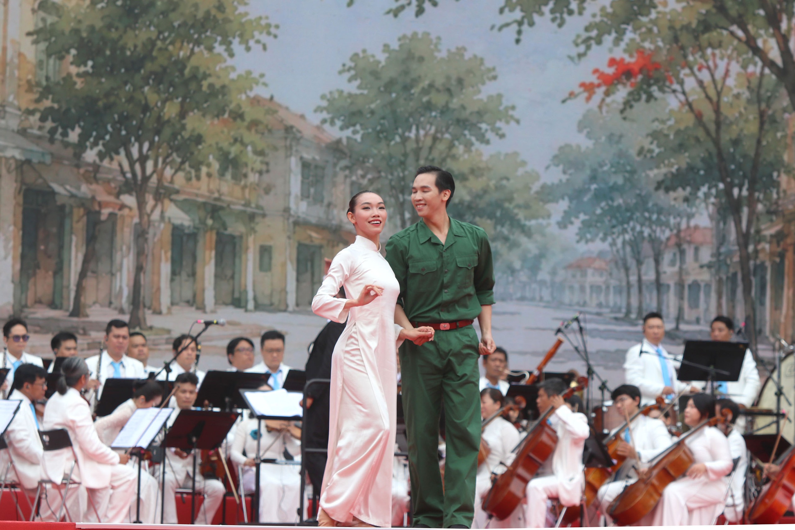 Tổng Bí thư, Chủ tịch nước Tô Lâm: TP. Hồ Chí Minh phải viết tiếp một chương phát triển mới, xứng đáng hơn, rực rỡ hơn - Ảnh 3.