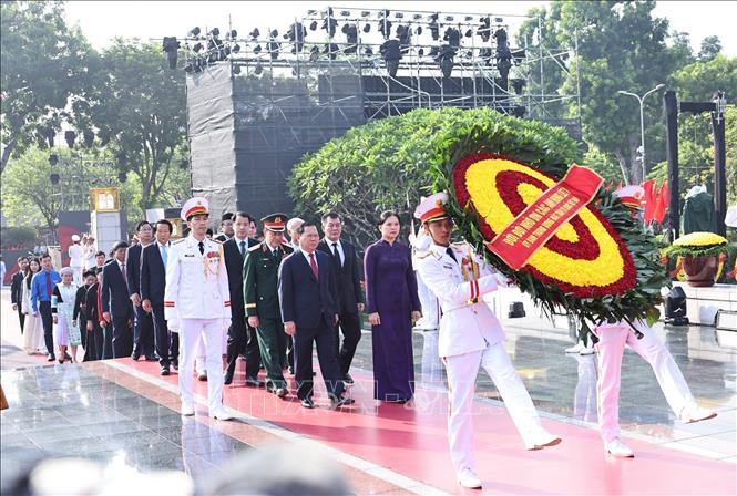 Lãnh đạo Đảng, Nhà nước dâng hương tưởng niệm các Anh hùng liệt sĩ- Ảnh 2.