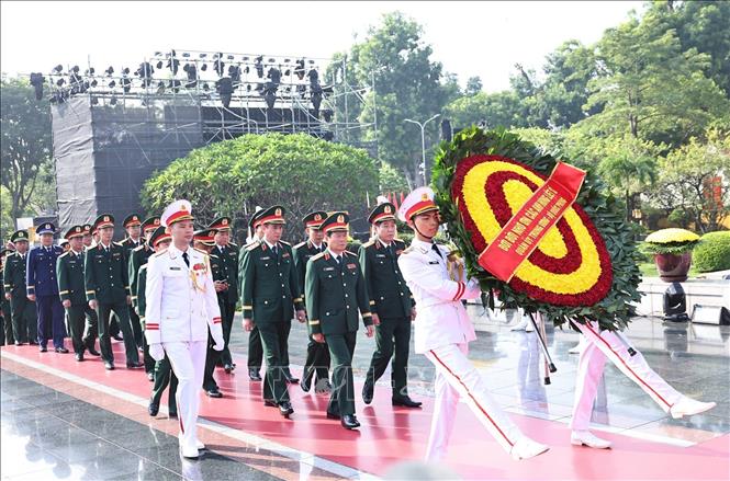 Lãnh đạo Đảng, Nhà nước dâng hương tưởng niệm các Anh hùng liệt sĩ- Ảnh 3.