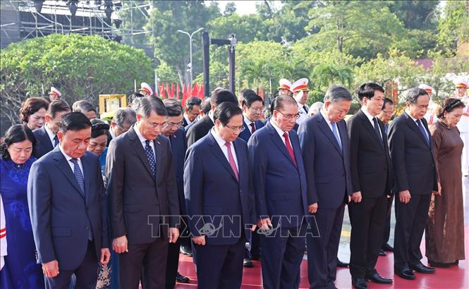 Lãnh đạo Đảng, Nhà nước dâng hương tưởng niệm các Anh hùng liệt sĩ- Ảnh 5.