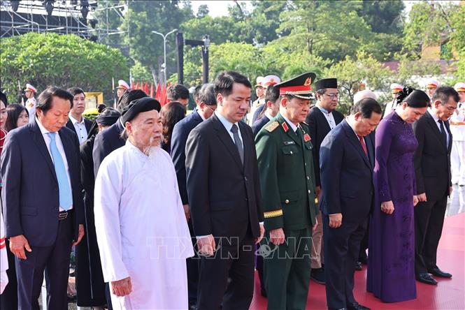 Lãnh đạo Đảng, Nhà nước dâng hương tưởng niệm các Anh hùng liệt sĩ- Ảnh 6.