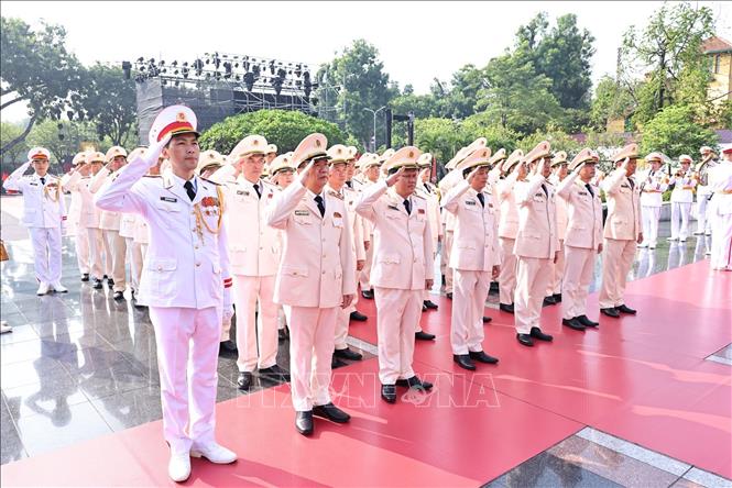 Lãnh đạo Đảng, Nhà nước dâng hương tưởng niệm các Anh hùng liệt sĩ- Ảnh 7.