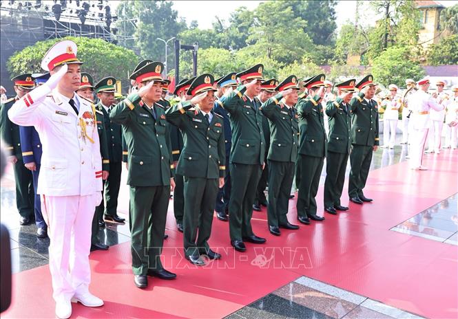 Lãnh đạo Đảng, Nhà nước dâng hương tưởng niệm các Anh hùng liệt sĩ- Ảnh 8.