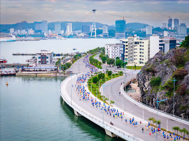 Giải Marathon Quốc tế Di sản Hạ Long 2026 dự kiến thu hút 18.000 VĐV - Ảnh 1.