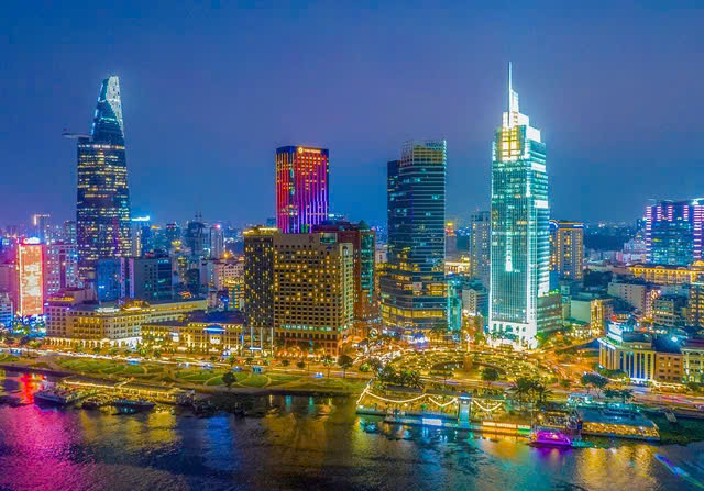 TP.HCM: Thị trường văn phòng từ cuộc đua vị trí đến cuộc đua trải nghiệm - Ảnh 2.
