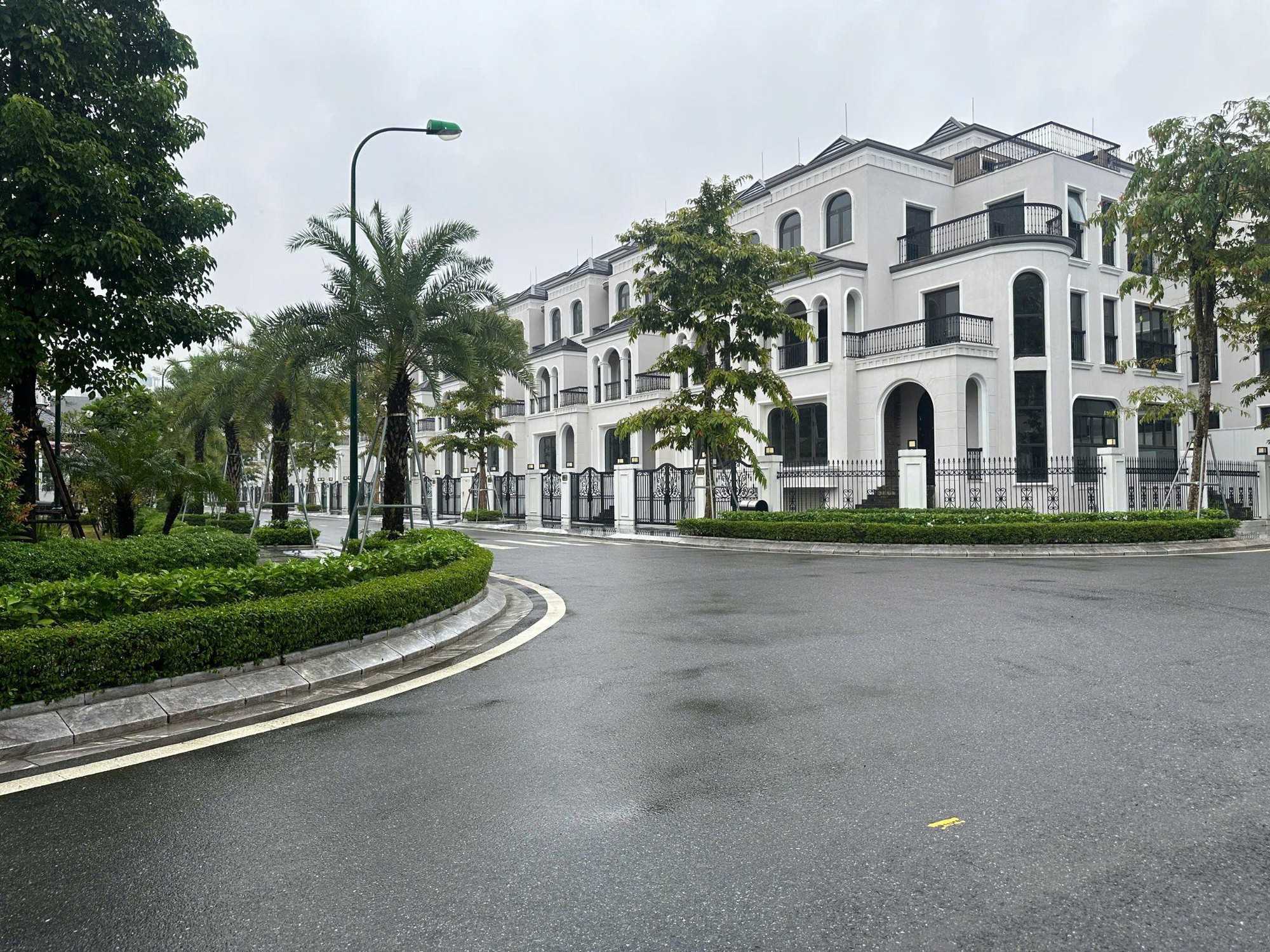 Hà Nội sau mưa lớn: Chọn nhà, nhìn cả khả năng thoát nước- Ảnh 1.