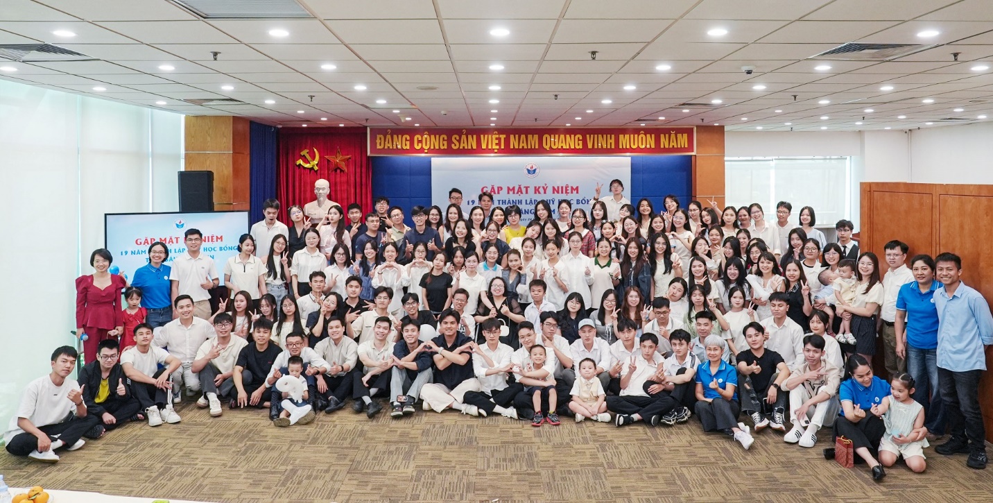 Kỷ niệm 19 năm thành lập Quỹ học bổng Thắp Sáng Niềm Tin: Hành trình bền bỉ lan tỏa giá trị nhân văn - Ảnh 3.
