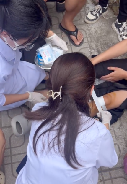 Nhà thuốc Long Châu trở thành “điểm tựa” hỗ trợ sơ cấp cứu cho cộng đồng trong những ngày mưa lớn kéo dài - Ảnh 3.