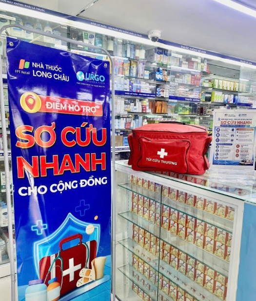 Nhà thuốc Long Châu trở thành “điểm tựa” hỗ trợ sơ cấp cứu cho cộng đồng trong những ngày mưa lớn kéo dài - Ảnh 5.