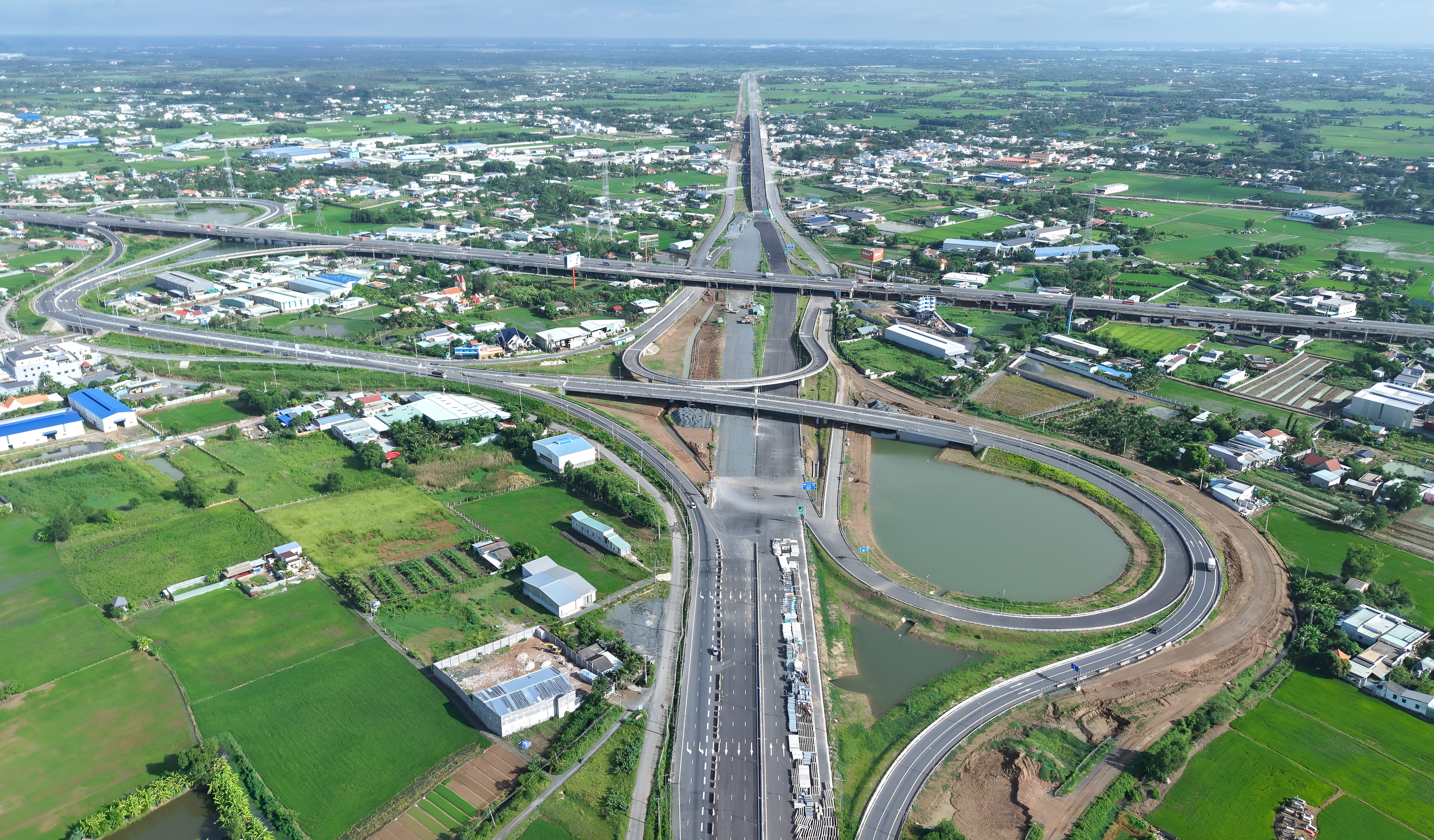 Liên kết vùng trong mô hình phát triển mới: Từ phối hợp địa phương đến phân bổ nguồn lực theo không gian kinh tế - Ảnh 3.