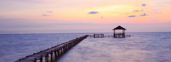 Càu gỗ resort Mango Beach là một trong những cây cầu giữa biển đẹp ngây ngất ở Việt Nam