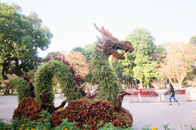 12 con giáp tại công viên Thống Nhất - con rồng