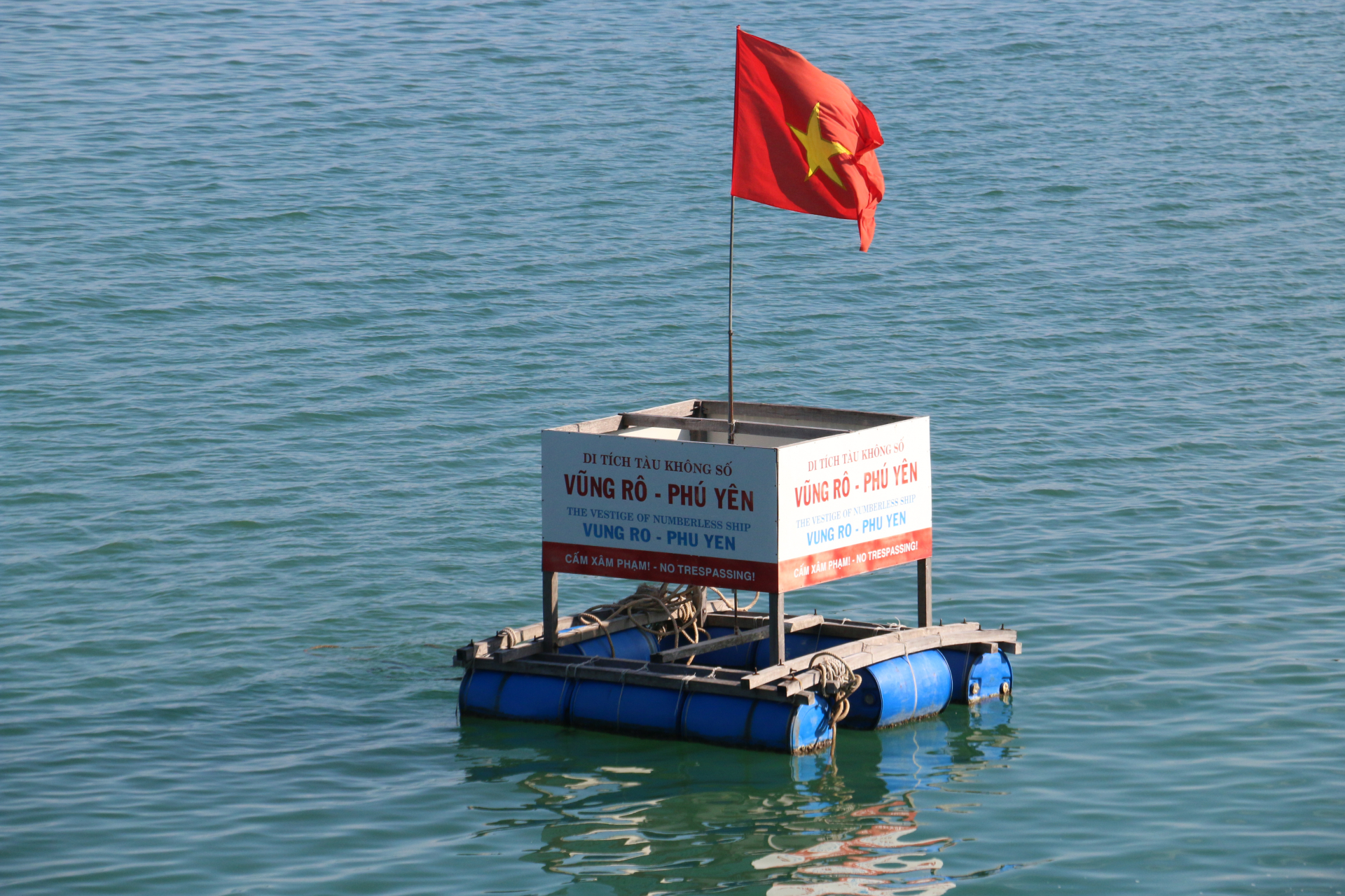 Vũng Rô được đánh giá là một trong những thắng cảnh nghỉ ngơi đẹp nhất khu vực châu Á