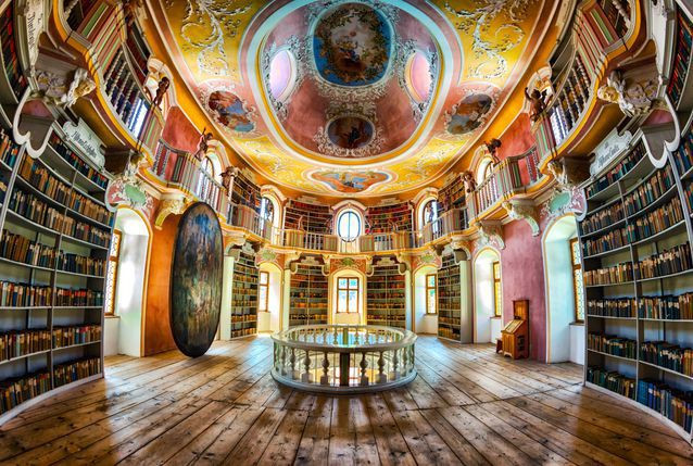  Thư viện dòng tu Saint Mang sở hữu những nét cổ kính của một tu viện