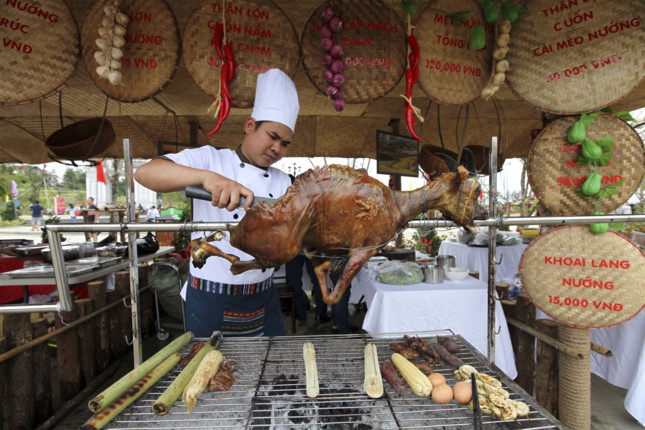 Äáº¿n Lá» há»i áº¨m thá»±c vÃ  khÃ´ng gian vÄn hoÃ¡ TÃ¢y Báº¯c 2018 Äá» no say cháº³ng muá»n vá» - áº£nh 3