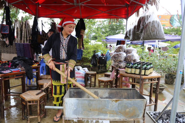 Äáº¿n Lá» há»i áº¨m thá»±c vÃ  khÃ´ng gian vÄn hoÃ¡ TÃ¢y Báº¯c 2018 Äá» no say cháº³ng muá»n vá» - áº£nh 4