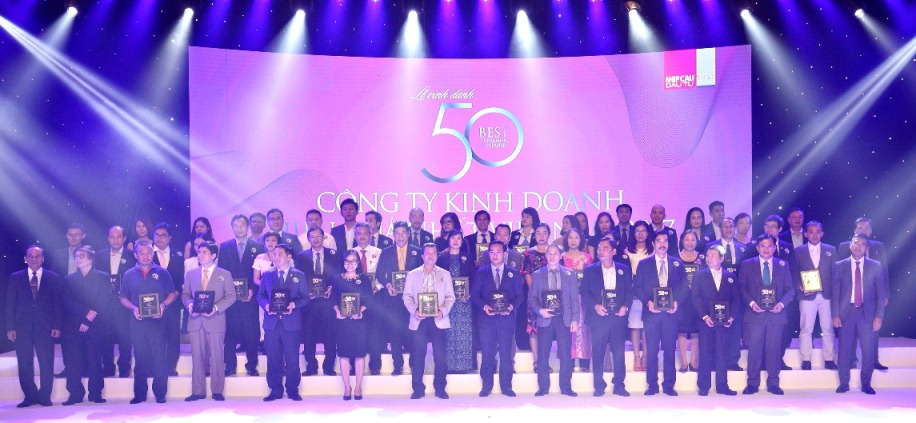 Đại diện các doanh nghiệp nhận giải thưởng 0 Công ty Kinh doanh Hiệu quả nhất Việt Nam