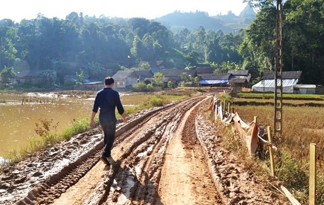 Con đường bê tông dẫn vào 3 thôn từng bị cô lập