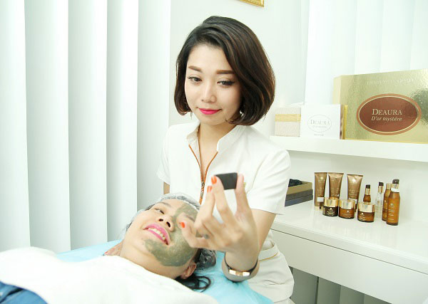 DeAura - Spa cung cấp dịch vụ chăm sóc da lão hóa từ mặt nạ bùn khoáng kết hợp với vàng 24 carat