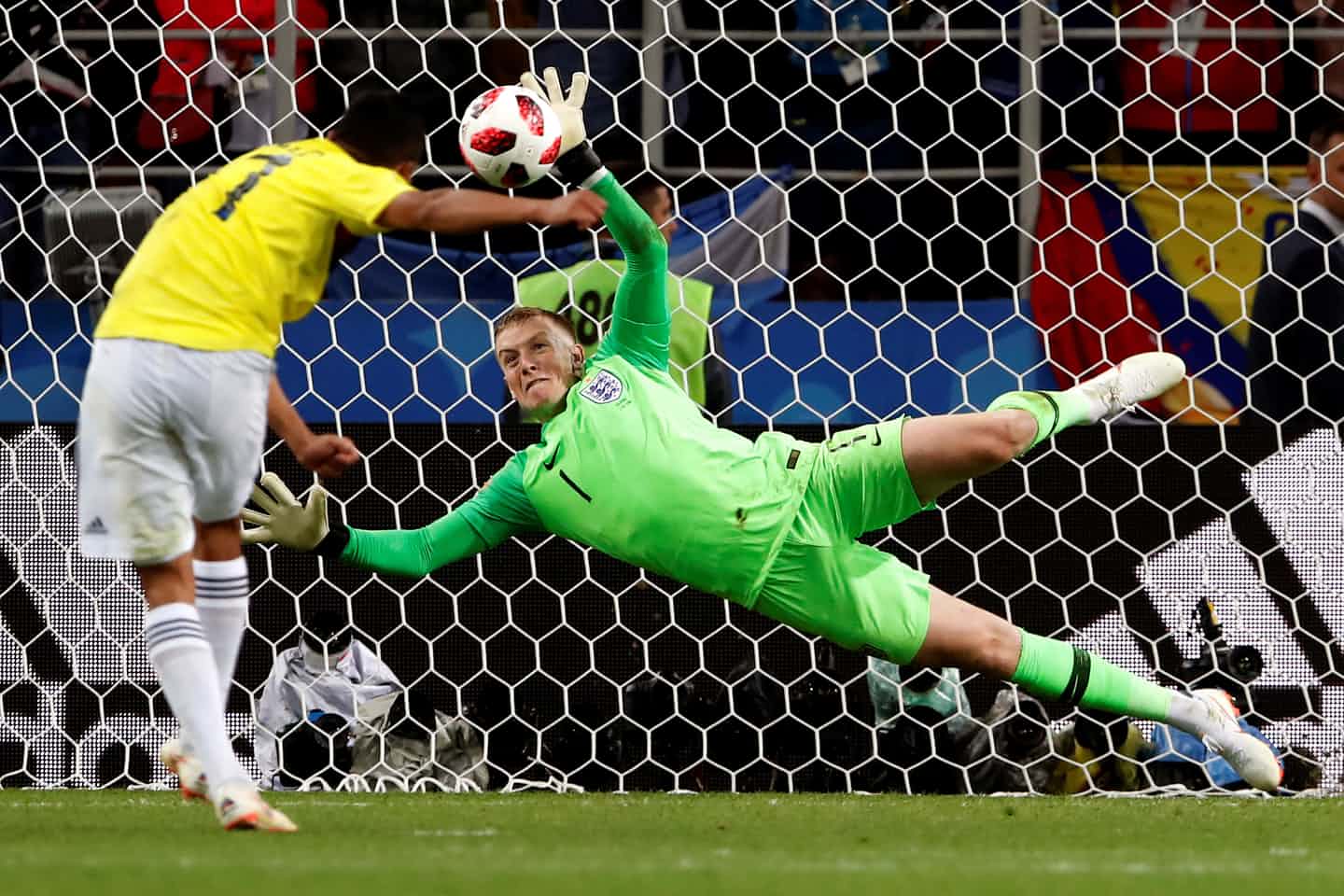 Thủ môn Jordan Pickford đã cứu một màn thua trông thấy từ quả penalty của Carlos Bacca (Colombia) và mang lại cho Anh cơ hội để giành chiến thắng trong loạt đá luân lưu sau tỉ số hòa 1-1.