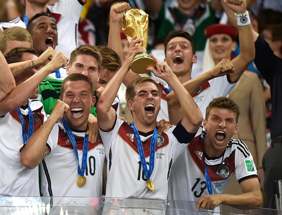 Đức là đội được nhận cúp vàng đầu tiên năm 1974.