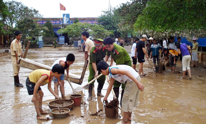 Cần bắt tay dọn dẹp ngay sau khi nước rút.