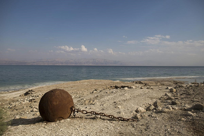 Biển Chết “cô độc” giữa mênh mông sa mạc