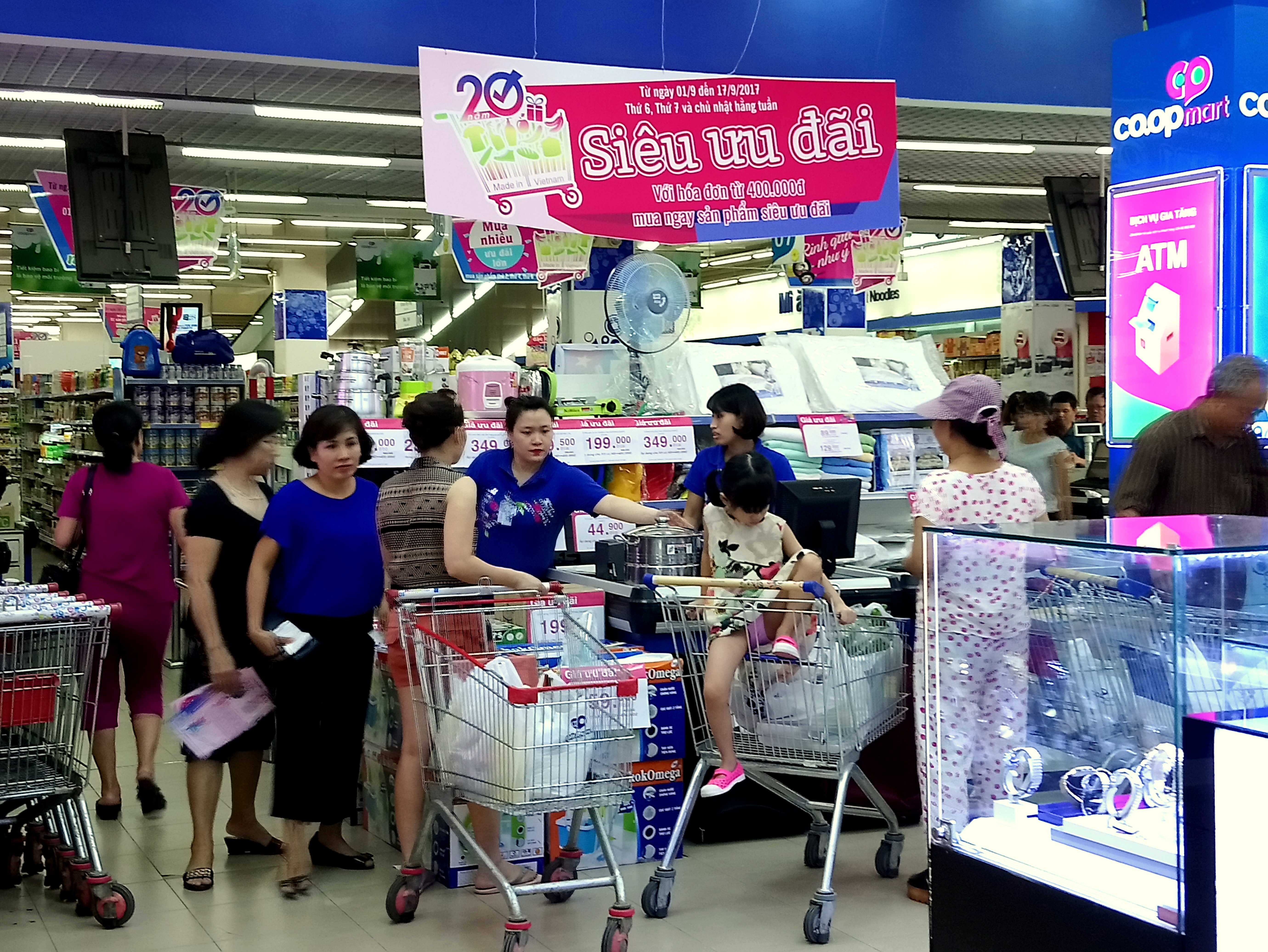 Chương trình Siêu ưu đãi của Coopmart đang thu hút được nhiều khách hàng