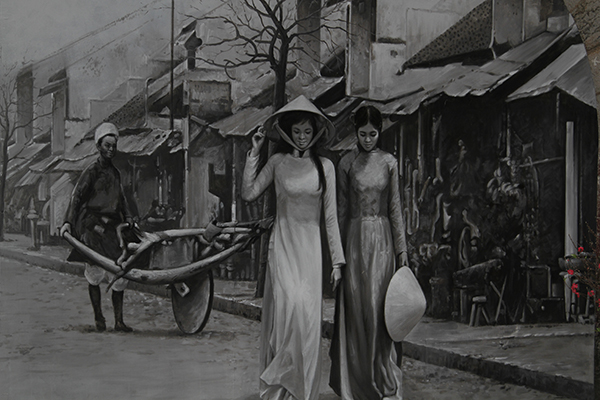 Một Hà Nội xưa cũ được tái hiện với tà áo dài, nón quai thao dưới những vòm cầu nhiều năm tuổi.