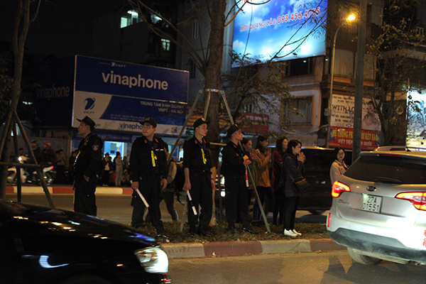 Lực lượng công an, cảnh sát được huy động tối đa nhằm đảm bảo an ninh trong và ngoài khu vực chùa Phúc Khánh.