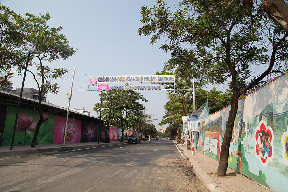 Không gian phố đi bộ Trịnh Công Sơn bao gồm cả không gian văn hoá nghệ thuật và ẩm thực truyền thống của làng quê Việt.