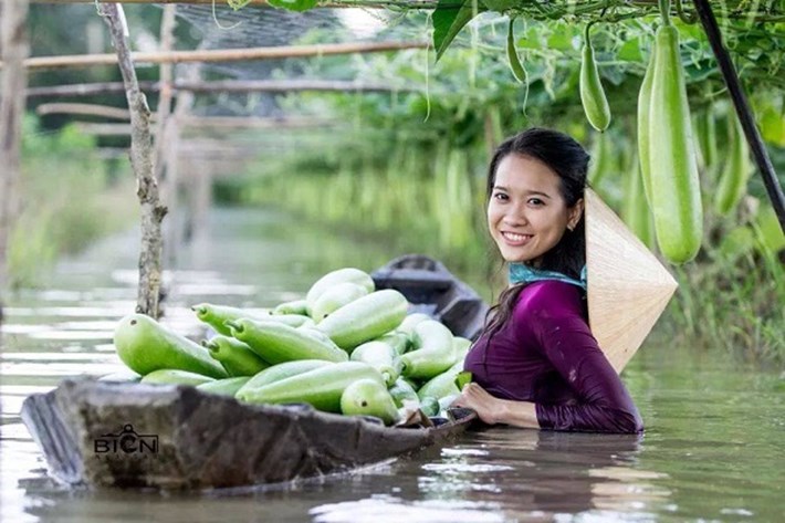 Miền Tây nổi tiếng cây trái sum xuê và con người chất phác. Ảnh: Internet