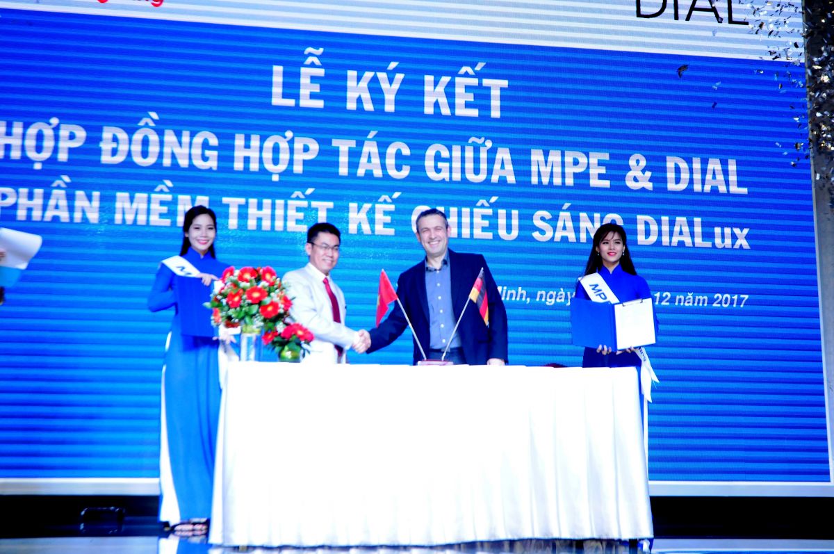 Công ty MPE và Tập đoàn DIAL của Đức đã cùng nhau ký kết chuyển giao phần mềm thiết kế chiếu sáng Dialux phiên bản tiếng Việt