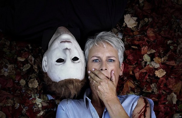 Halloween mở màn với một nhóm người đến để tìm hiểu thêm thông tin về Michael Myers - kẻ bệnh hoạn đã giết 3 thiếu niên vào năm 1978. Câu chuyện trở nên hấp dẫn hơn khi Myers thoát khỏi sự giam giữ, lấy lại được mặt nạ màu trắng của mình và tìm cách trả thù