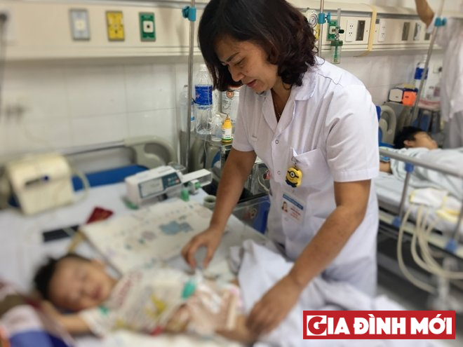 Bệnh nhân bị thủng ruột do giun sán đang điều trị tại Bệnh viện Hữu nghị Việt Đức