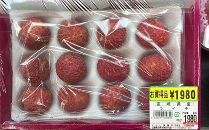 Giá của 12 quả vải ở Nhật là 1.980 Yên (khoảng 400.000 đồng).