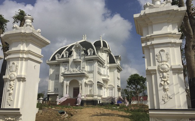 Căn biệt thự của bà