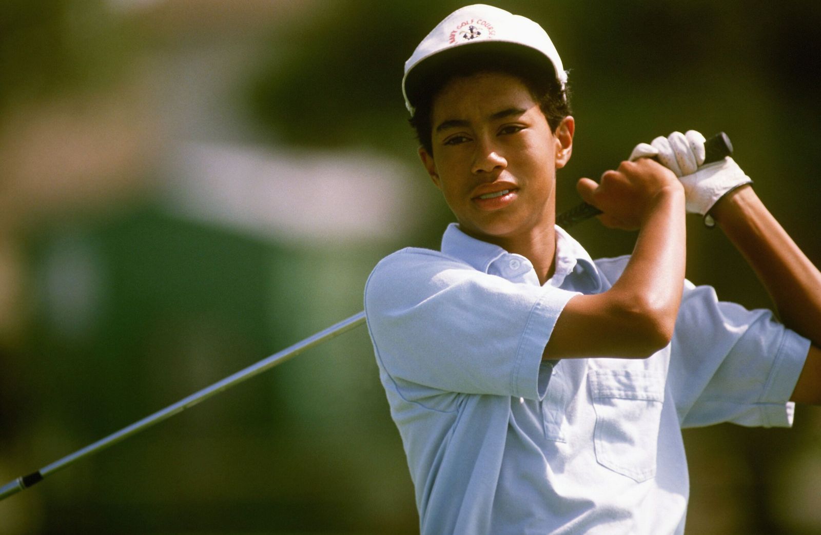13 tuổi, cậu bé Tiger Woods đã giành giải vô địch lứa tuổi thiếu niên đầu tiên.